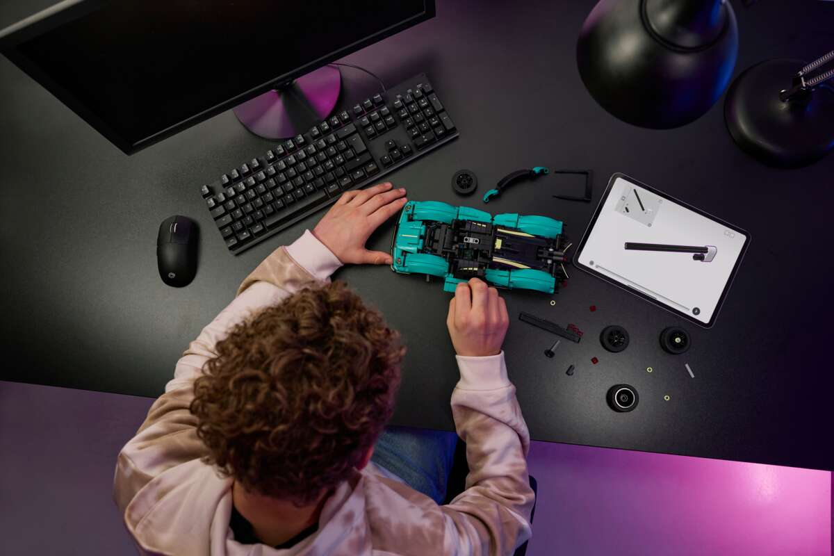 LEGO® Technic™ Aston Martin Valkyrie 42208