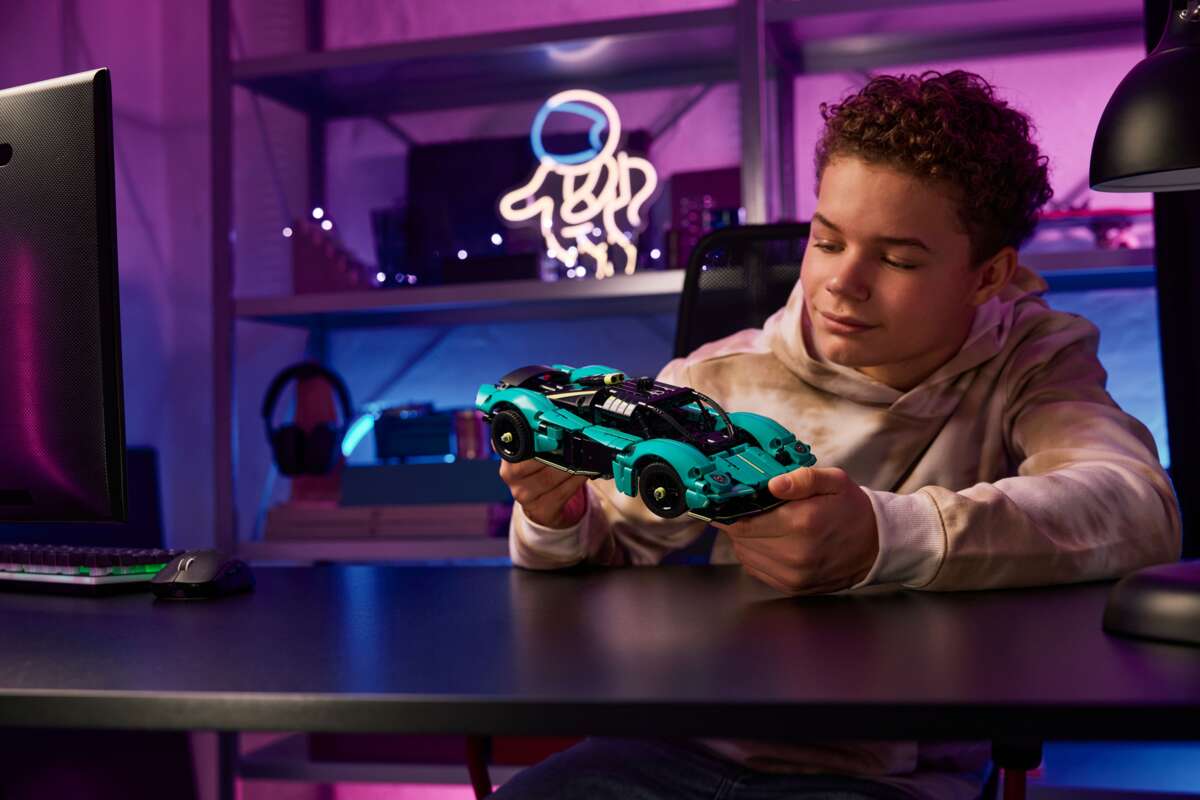 LEGO® Technic™ Aston Martin Valkyrie 42208