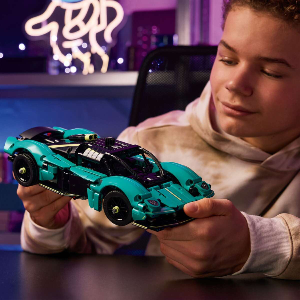 LEGO® Technic™ Aston Martin Valkyrie 42208