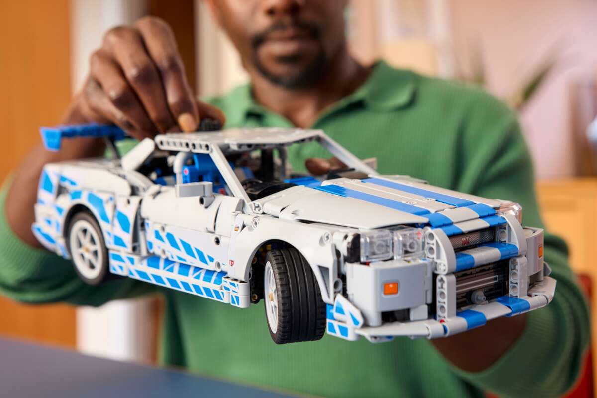 LEGO® Technic™ 2 Fast 2 Furious Nissan Skyline GT-R (R34)-bil 42210