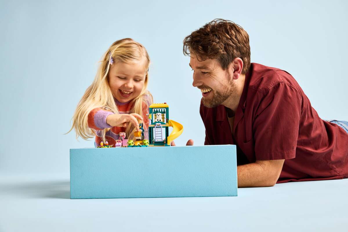 LEGO® Bluey: Moro på lekeplassen med Bluey og Chloe 11201