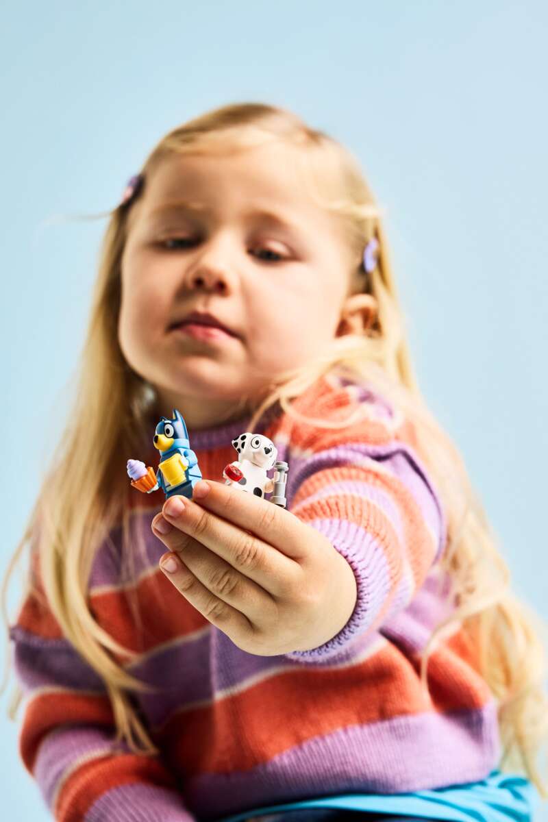 LEGO® Bluey: Moro på lekeplassen med Bluey og Chloe 11201