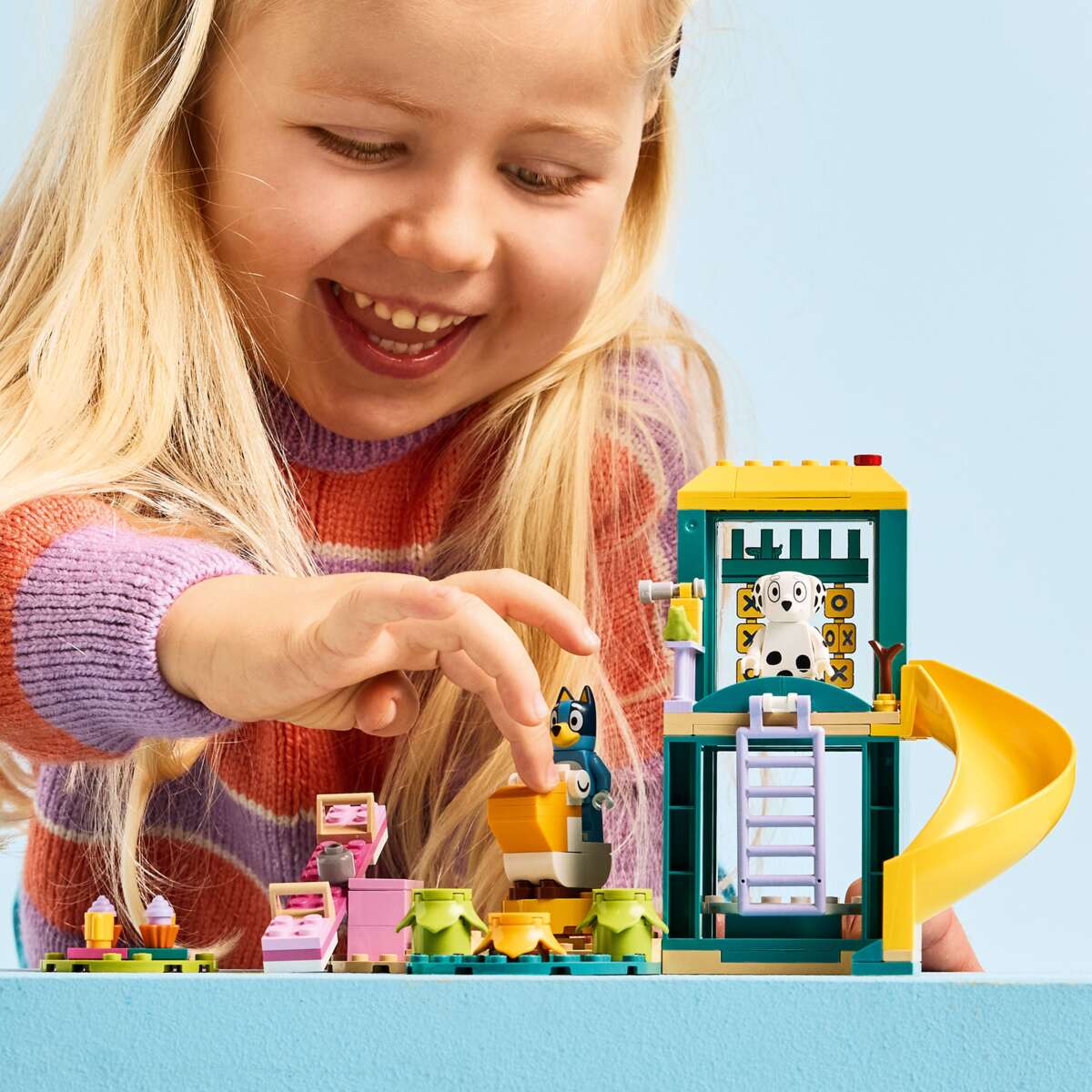 LEGO® Bluey: Moro på lekeplassen med Bluey og Chloe 11201