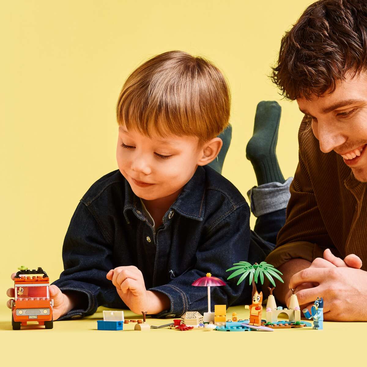 LEGO® Bluey: Bluey og familiens biltur til stranden 11202