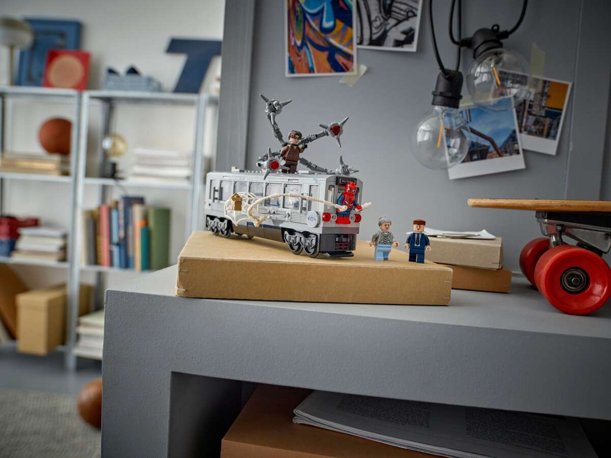 LEGO® ǀ Marvel Spider-Man mot Doc Ock: T-banescenen 76321
