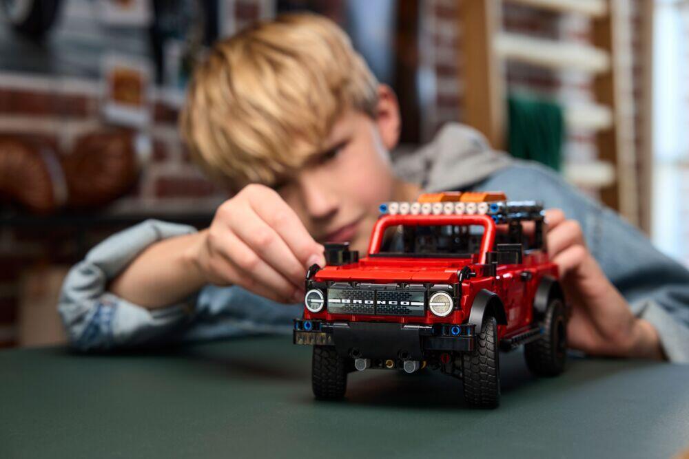 LEGO® Technic Ford Bronco® SUV 42213