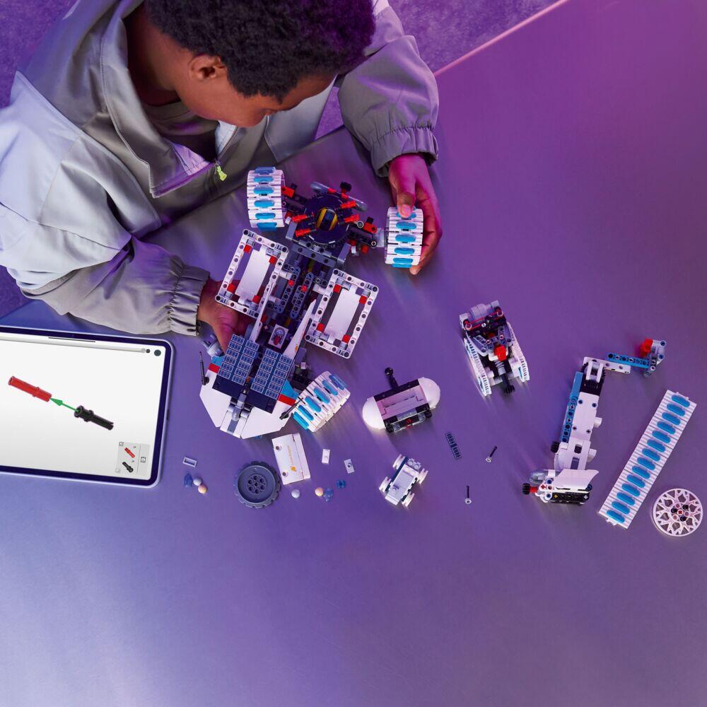 LEGO® Technic Lunar Outpost™ månerover-romkjøretøy 42211