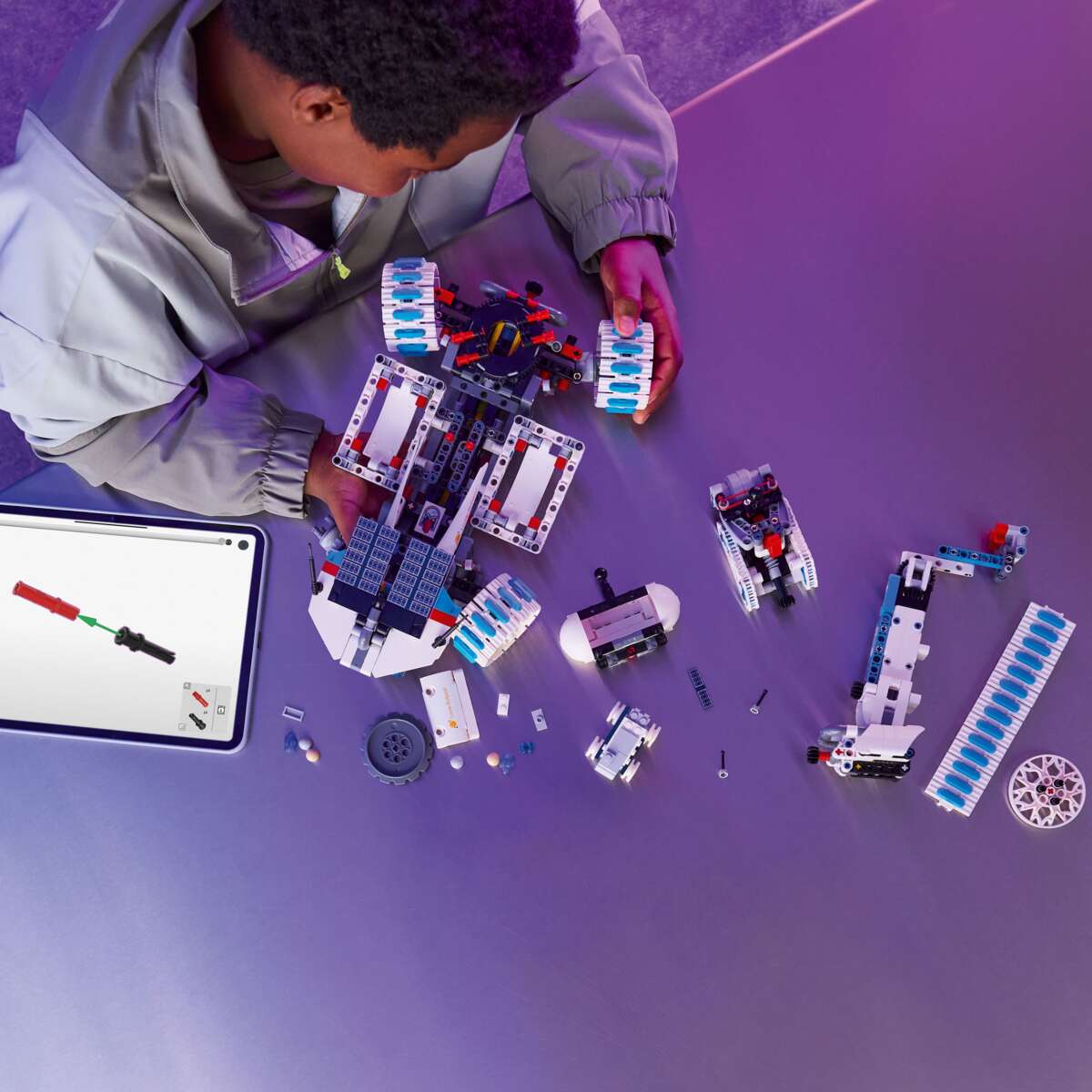 LEGO® Technic Lunar Outpost™ månerover-romkjøretøy 42211