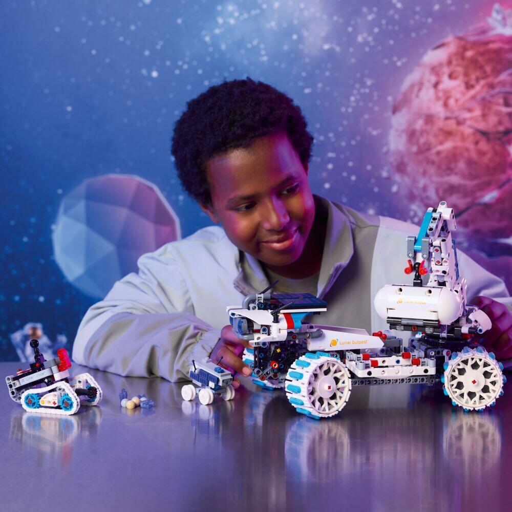 LEGO® Technic Lunar Outpost™ månerover-romkjøretøy 42211
