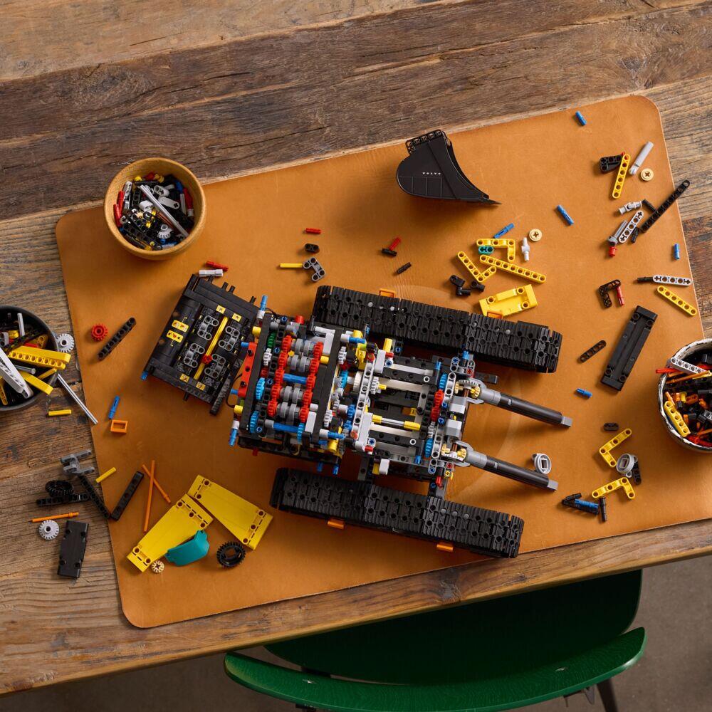 LEGO® Technic Volvo EC500 Hybrid gravemaskin 42215