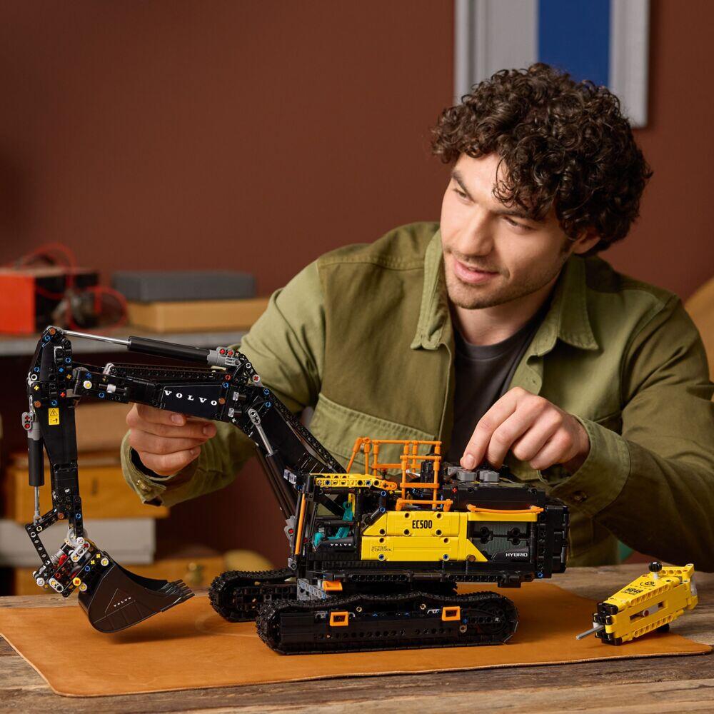 LEGO® Technic Volvo EC500 Hybrid gravemaskin 42215