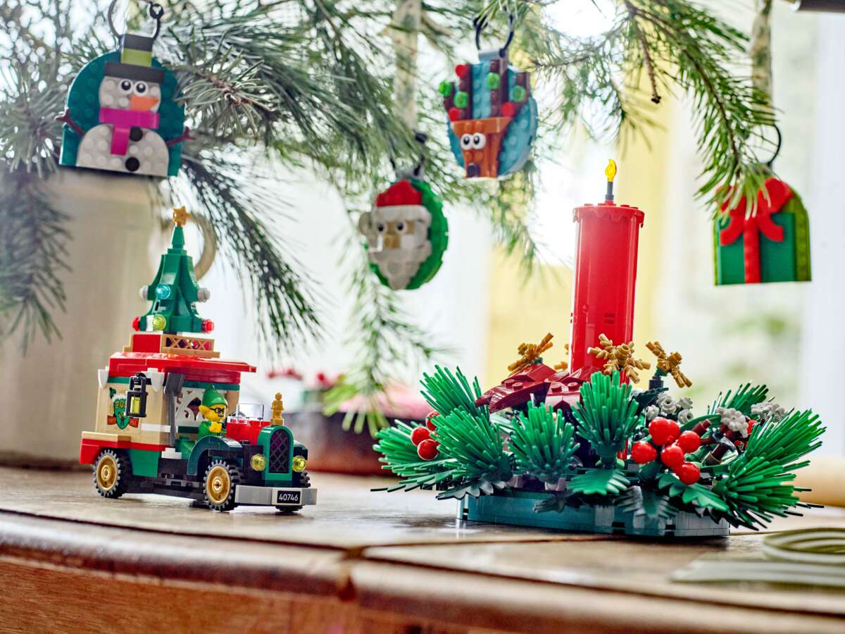 LEGO® Julenissens julepostbil 40746