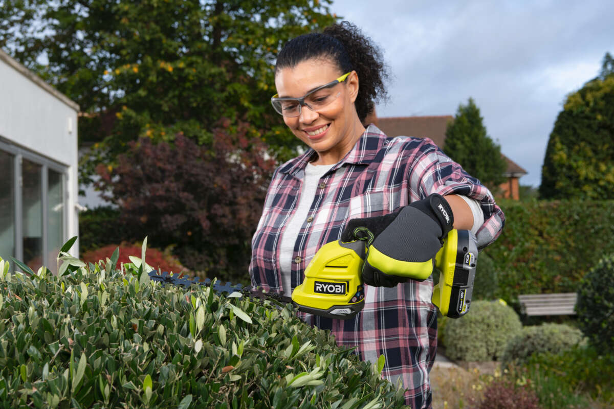 Ryobi RY18GSA-0 2-i-1 gress-/busksaks u/batteri