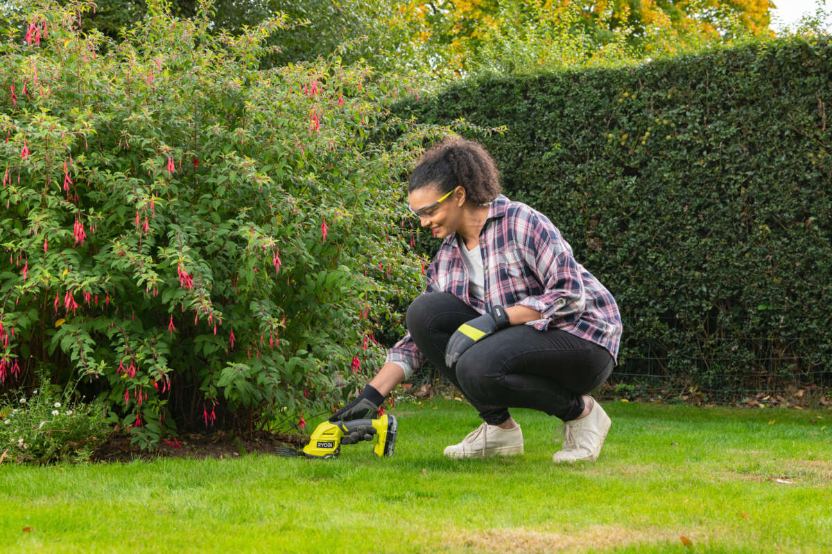 Ryobi RY18GSA-0 2-i-1 gress-/busksaks u/batteri