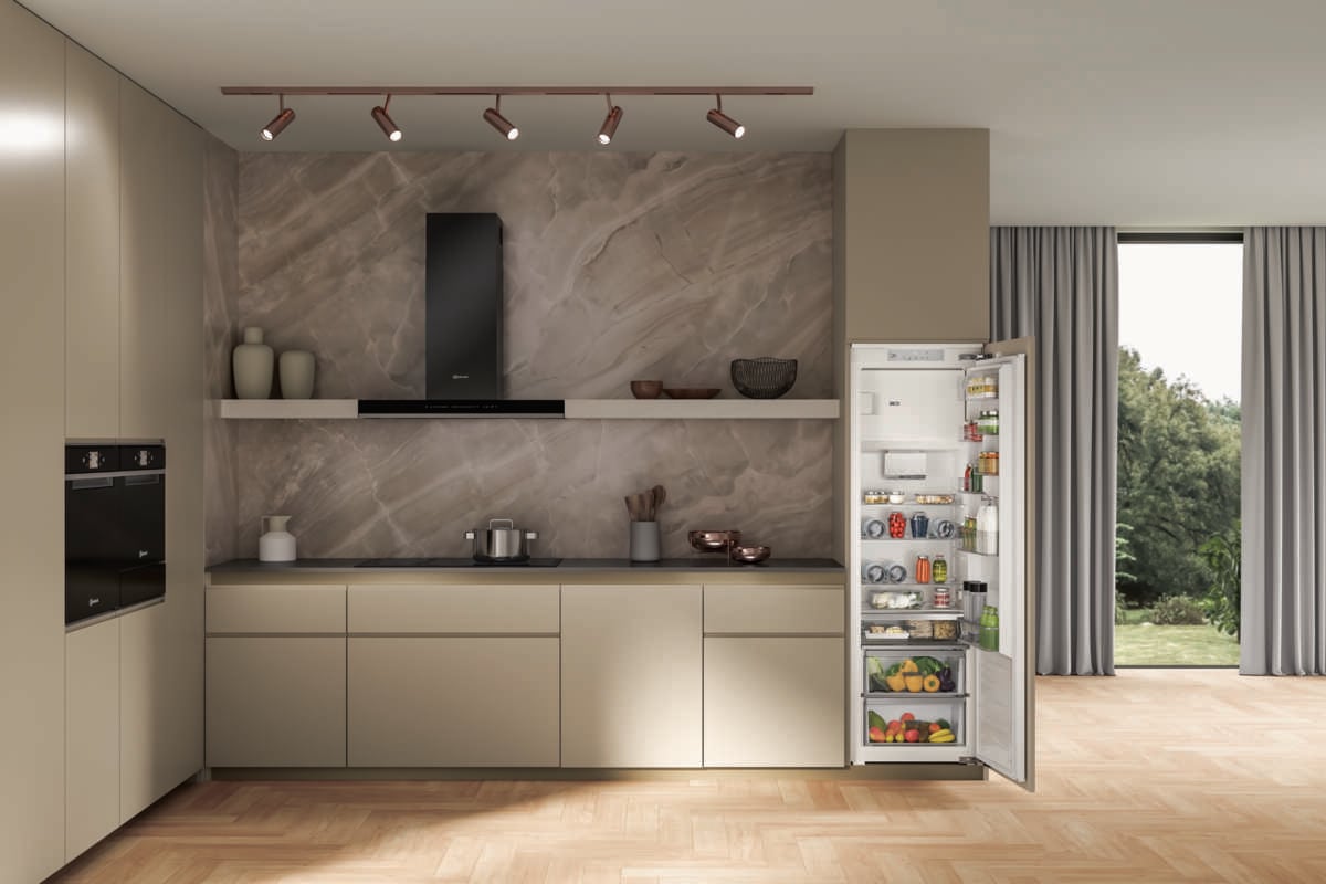 Whirlpool WHKH1361W4E kombiskap