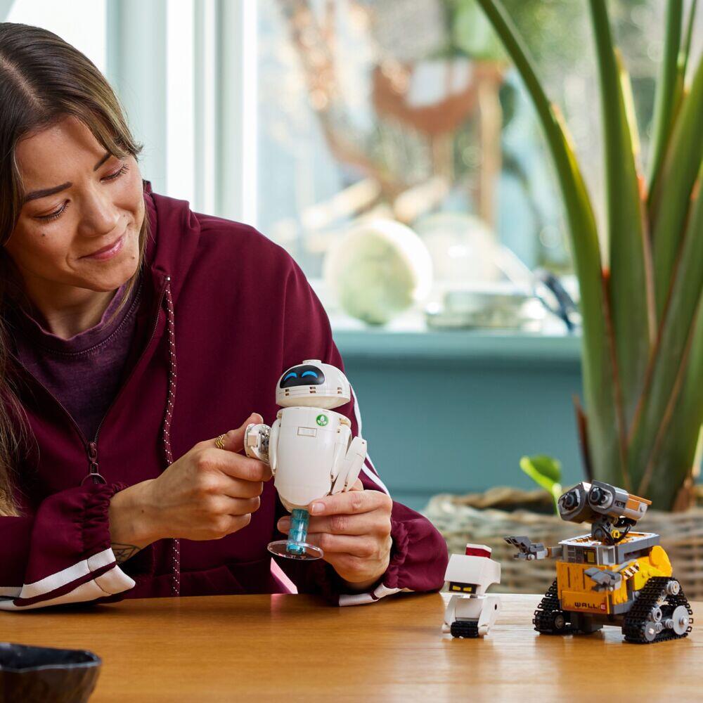 LEGO® ǀ Disney og Pixar WALL-E og EVE 43279