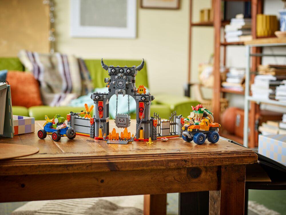LEGO® Super Mario™: Mario Kart™ – Bowsers slott 72039