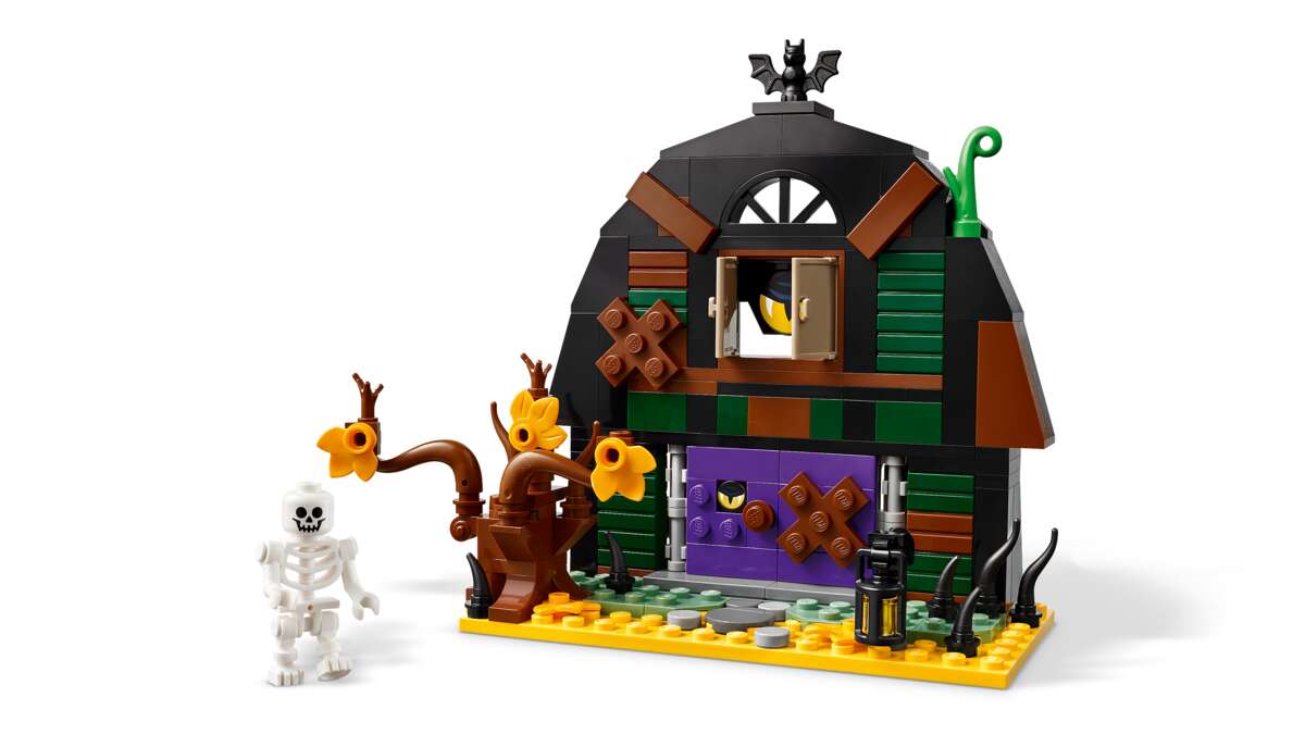 LEGO® Halloween-dekorert låve 40721