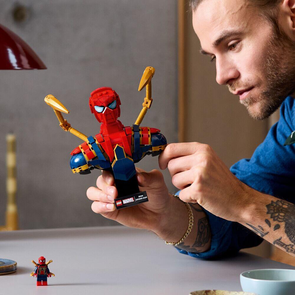 LEGO® ǀ Marvel Byste av Iron Spider-Man 76326