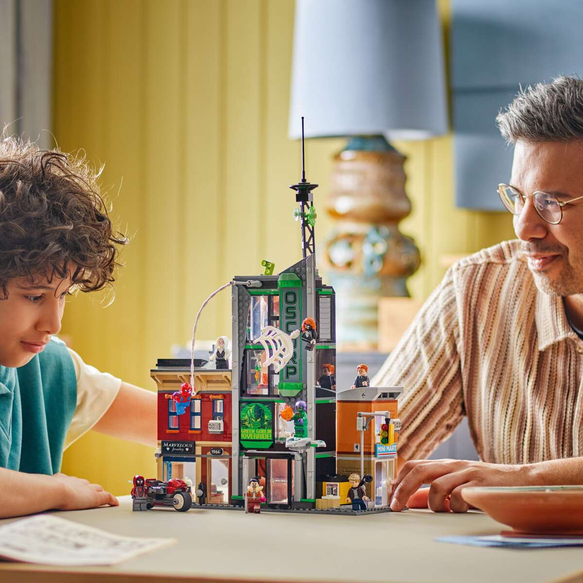 LEGO® ǀ Marvel Spider-Man mot Oscorp 76324