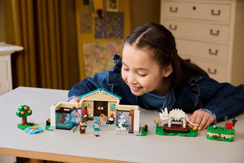 LEGO® Animal Crossing™ Museumssamlingen til Blathers 77056