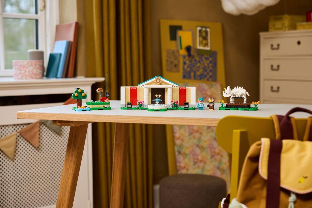 LEGO® Animal Crossing™ Museumssamlingen til Blathers 77056