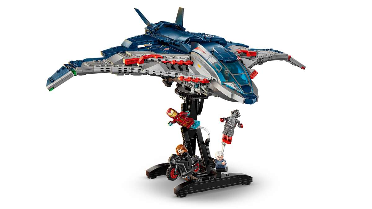 LEGO® ǀ Marvel Avengers: Age of Ultron Quinjet 76325