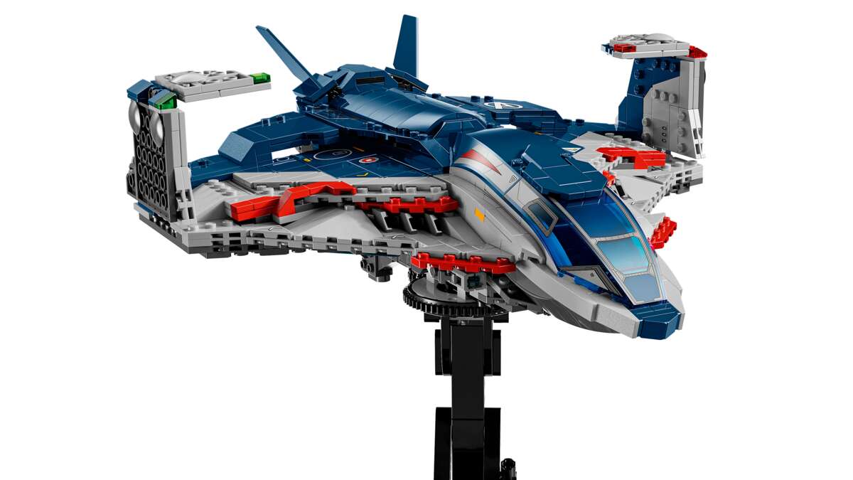 LEGO® ǀ Marvel Avengers: Age of Ultron Quinjet 76325