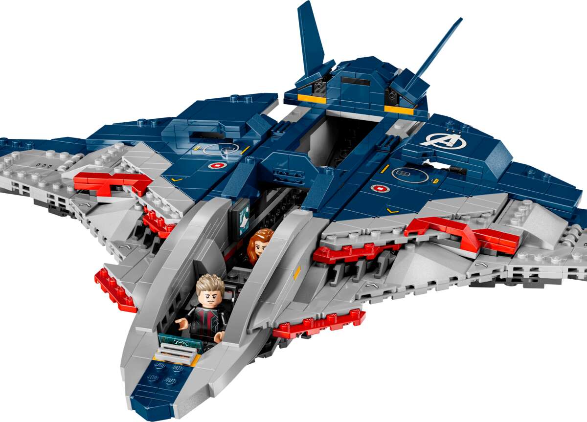 LEGO® ǀ Marvel Avengers: Age of Ultron Quinjet 76325