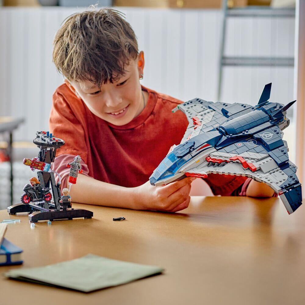 LEGO® ǀ Marvel Avengers: Age of Ultron Quinjet 76325