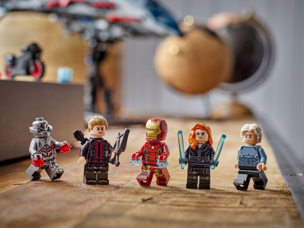 LEGO® ǀ Marvel Avengers: Age of Ultron Quinjet 76325
