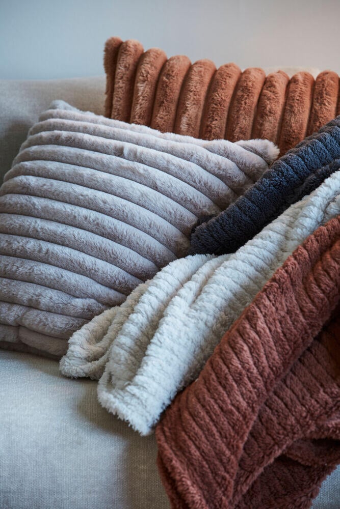 Noble House Stanley fleece pute