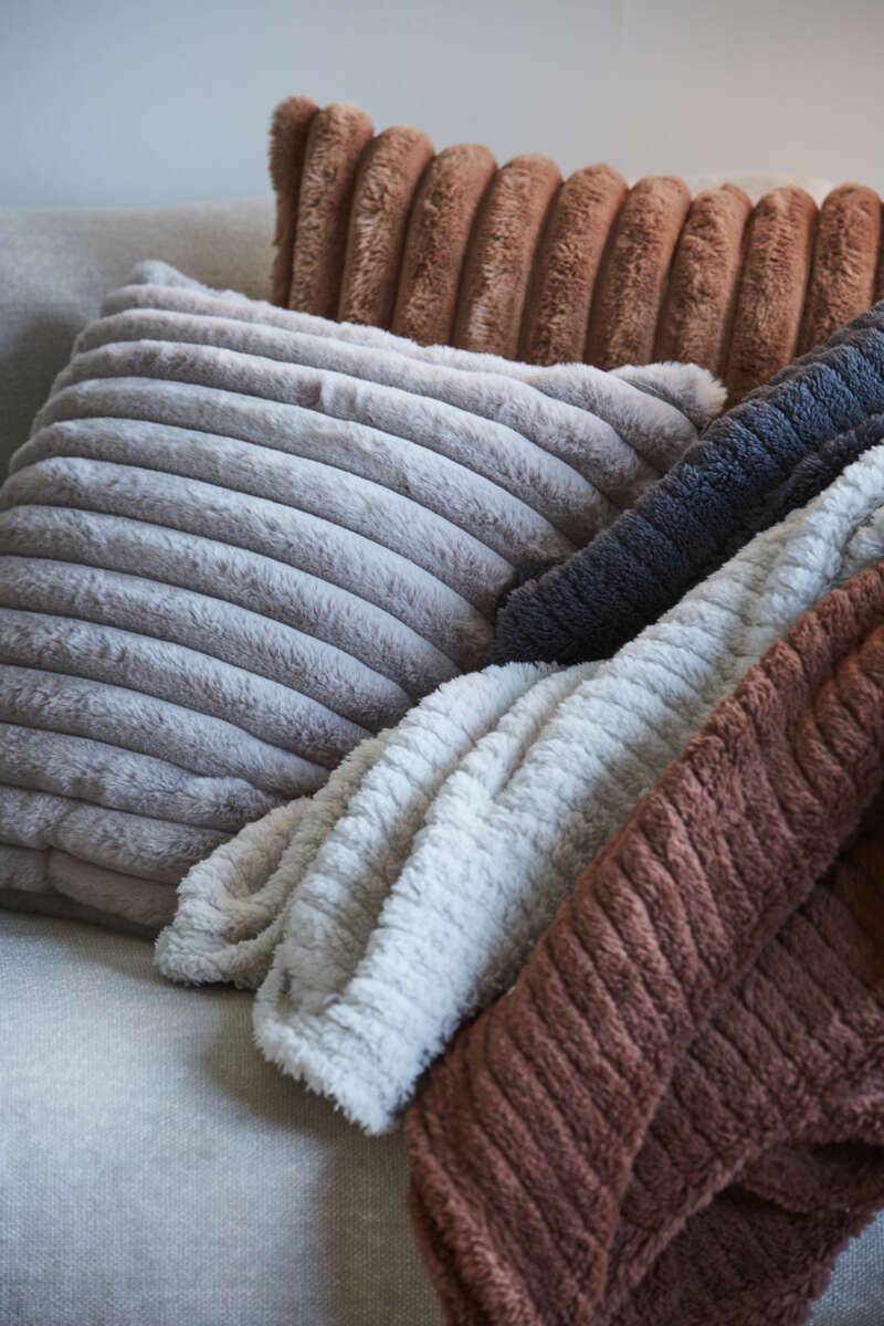 Noble House Stanley fleece pute