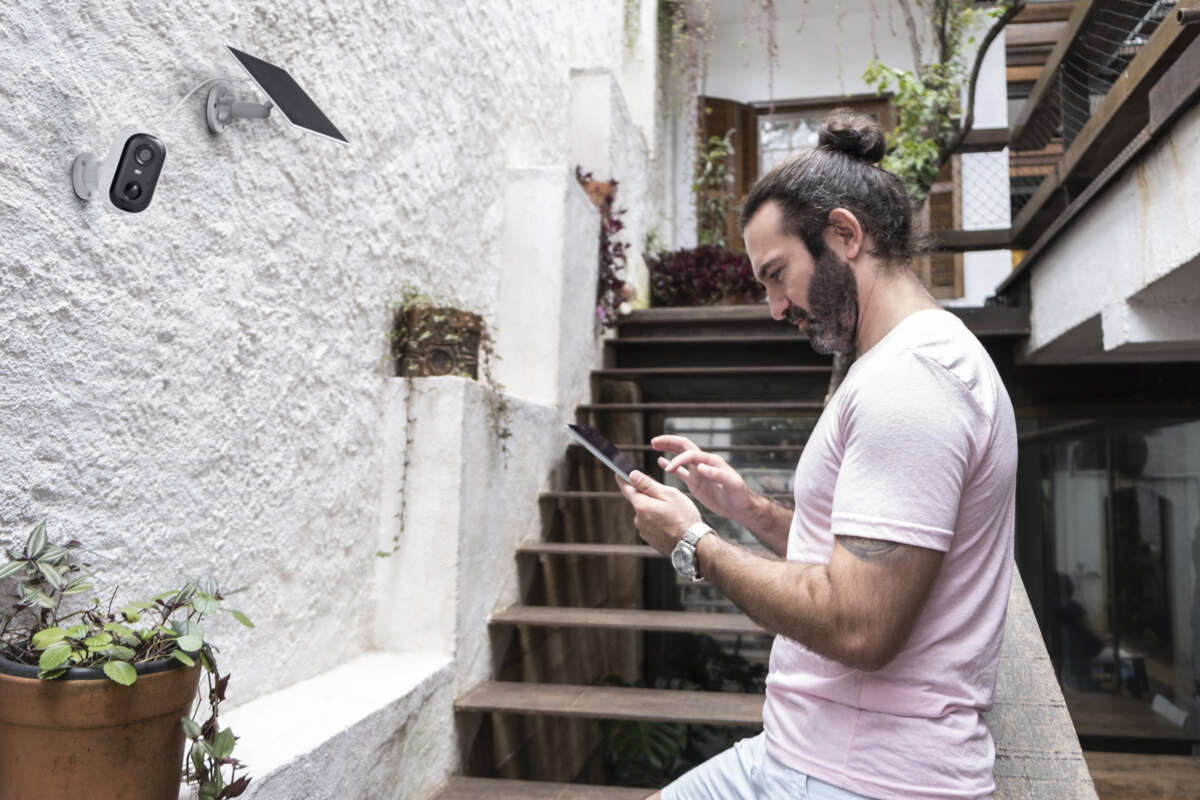 Osram Smart+ WiFi sikkerhetskamera og solcellepanel