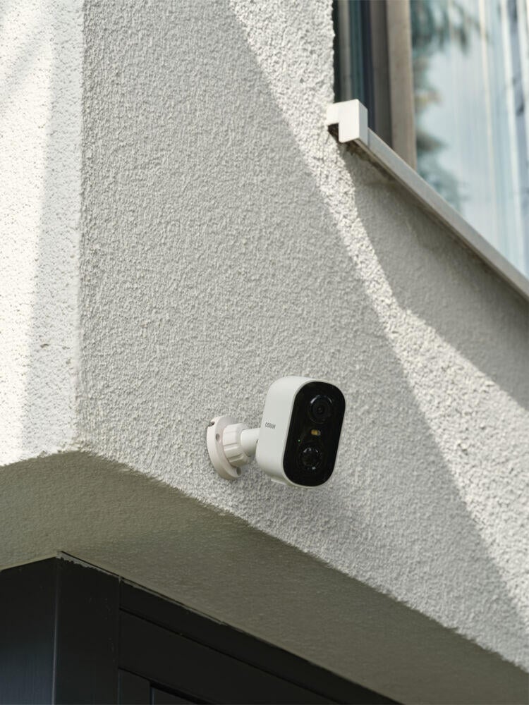 Osram Smart+ WiFi sikkerhetskamera og solcellepanel