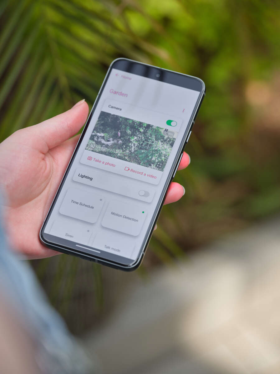 Osram Smart+ WiFi sikkerhetskamera og solcellepanel