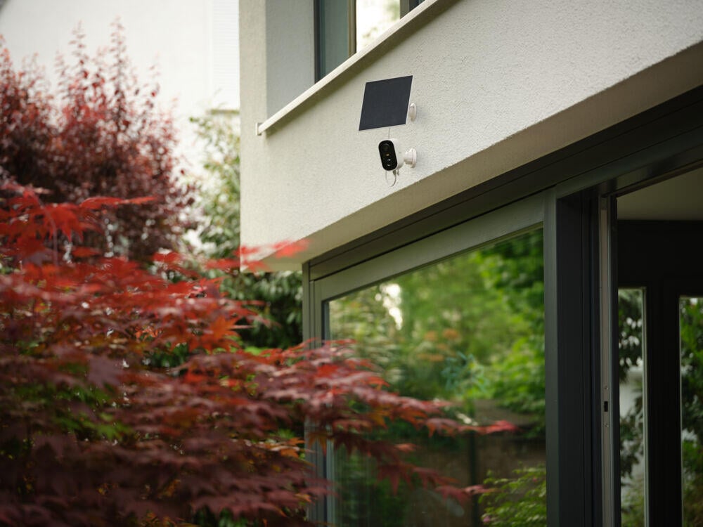 Osram Smart+ WiFi sikkerhetskamera og solcellepanel