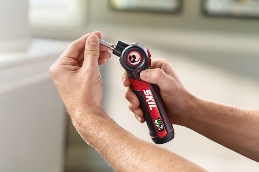 Skil 2714 batteridrevet skrutrekker m/bits