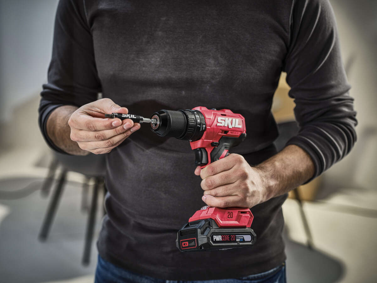 Skil 3021 RC bil og slagdrill m/batteri