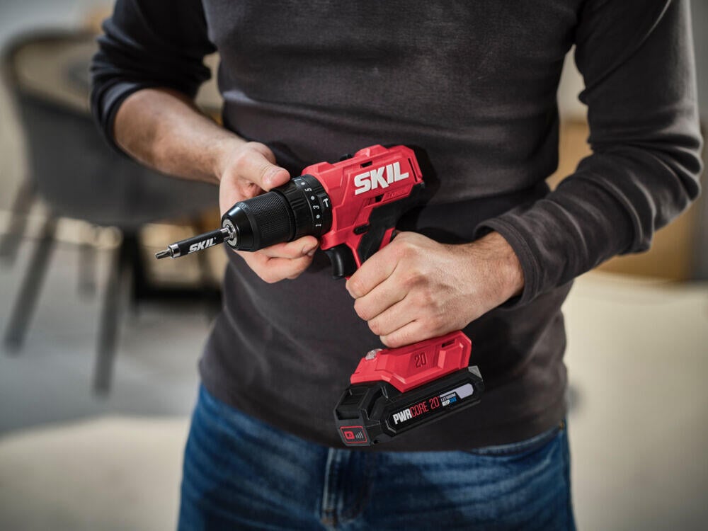 Skil 3021 RC bil og slagdrill m/batteri