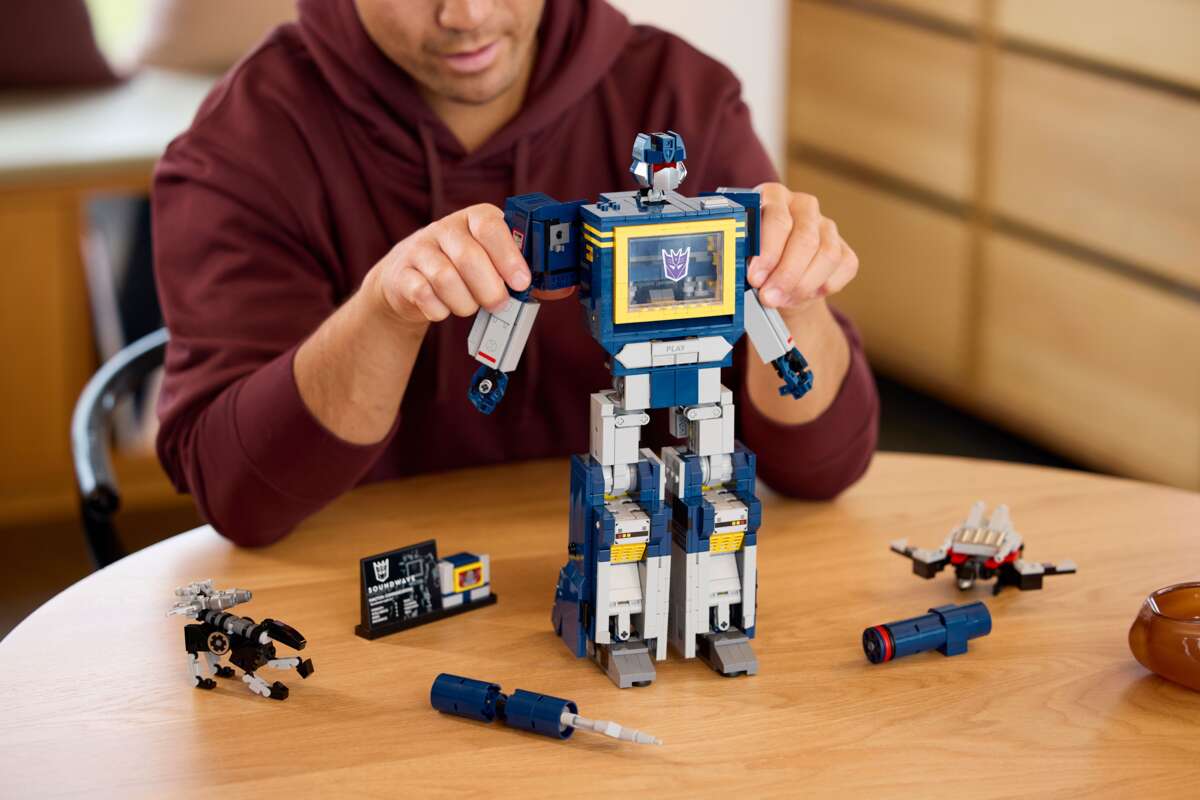 LEGO® Icons Transformers: Soundwave 10358