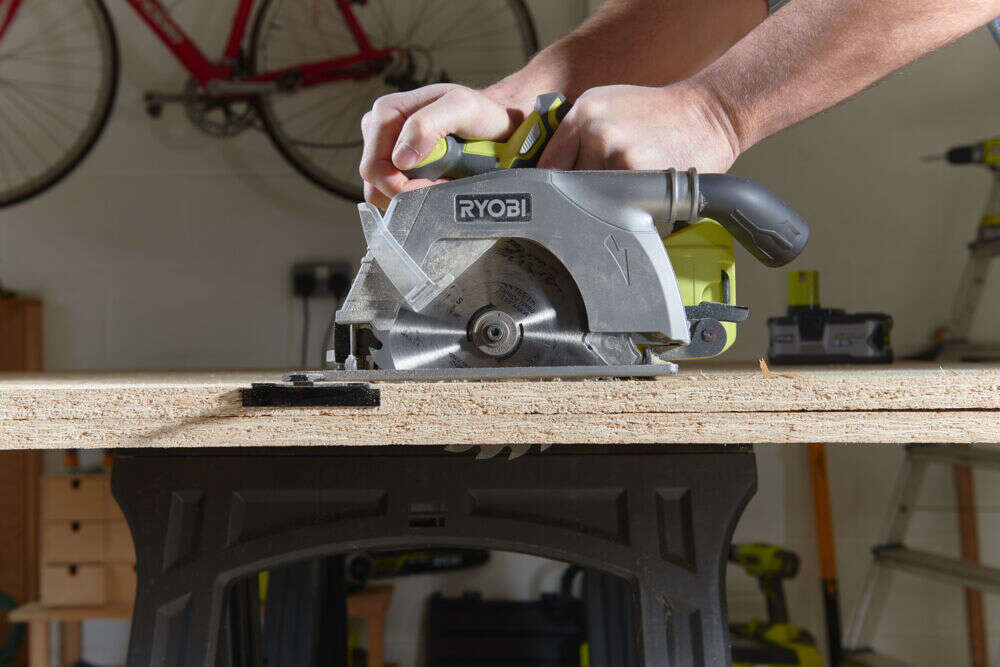 Ryobi ONE+™ RCS18N-0 sirkelsag u/batteri