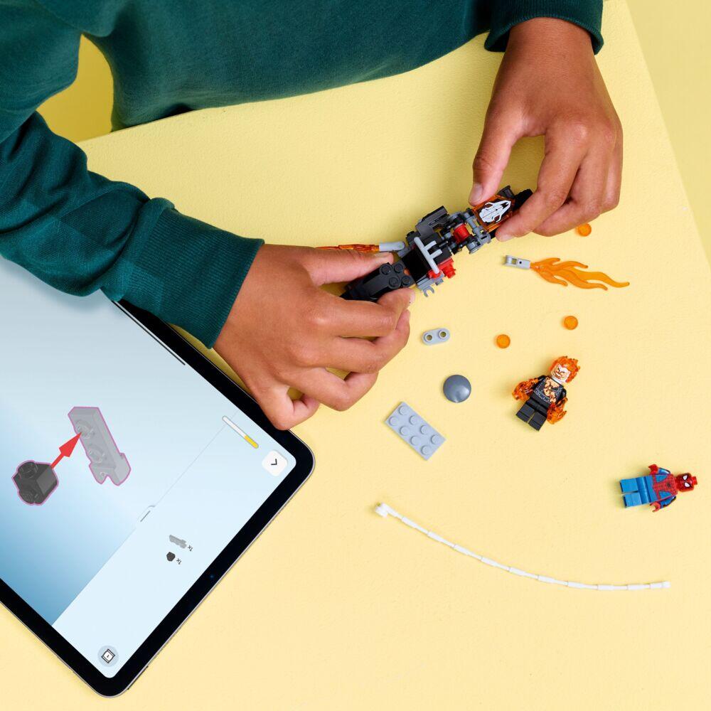LEGO® ǀ Marvel Spider-Man mot Ghost Rider på motorsykkel 76335