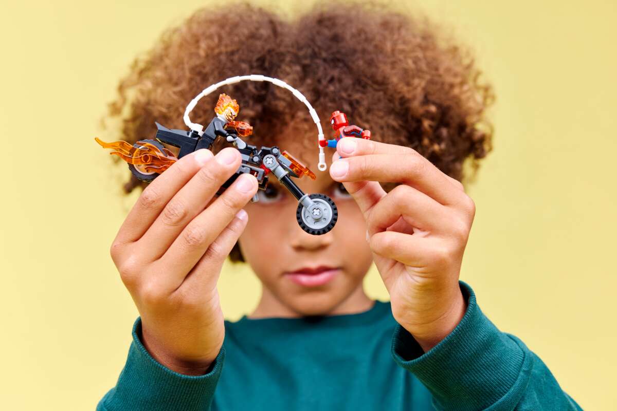 LEGO® ǀ Marvel Spider-Man mot Ghost Rider på motorsykkel 76335