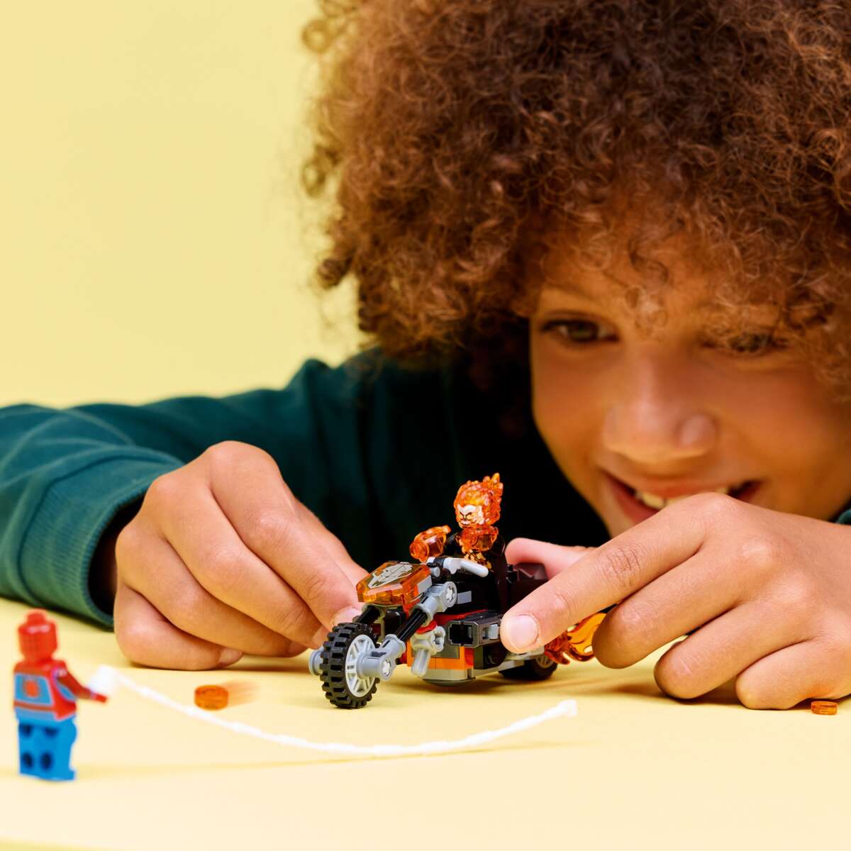 LEGO® ǀ Marvel Spider-Man mot Ghost Rider på motorsykkel 76335