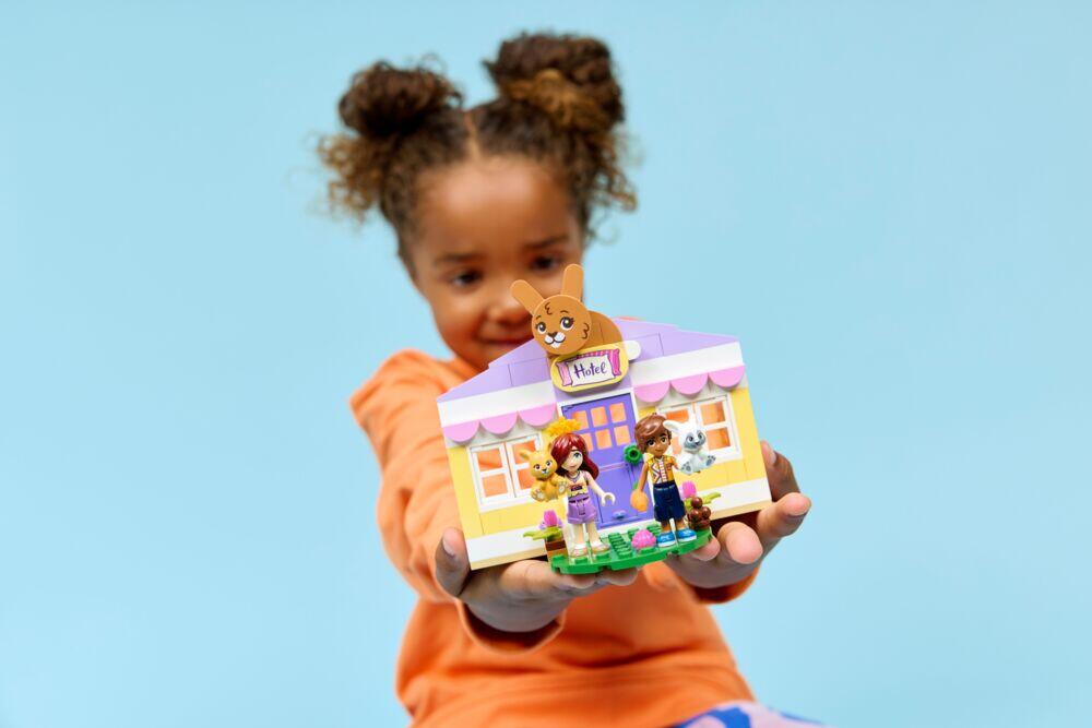 LEGO® Friends Heartlake Citys kaninhotell 42679