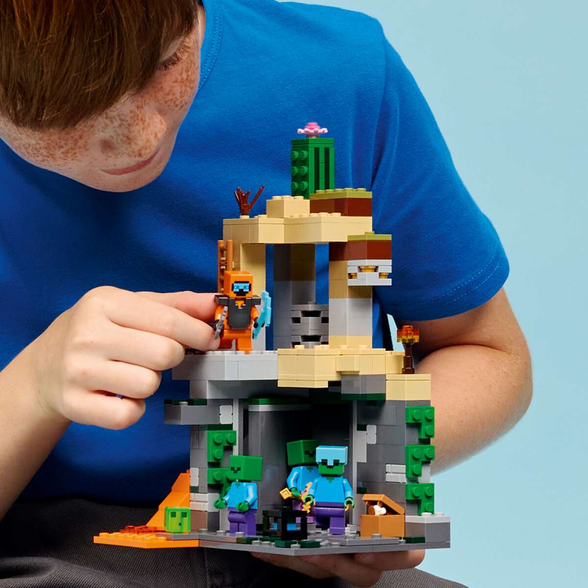 LEGO® Minecraft® Zombie-fangehull 21587