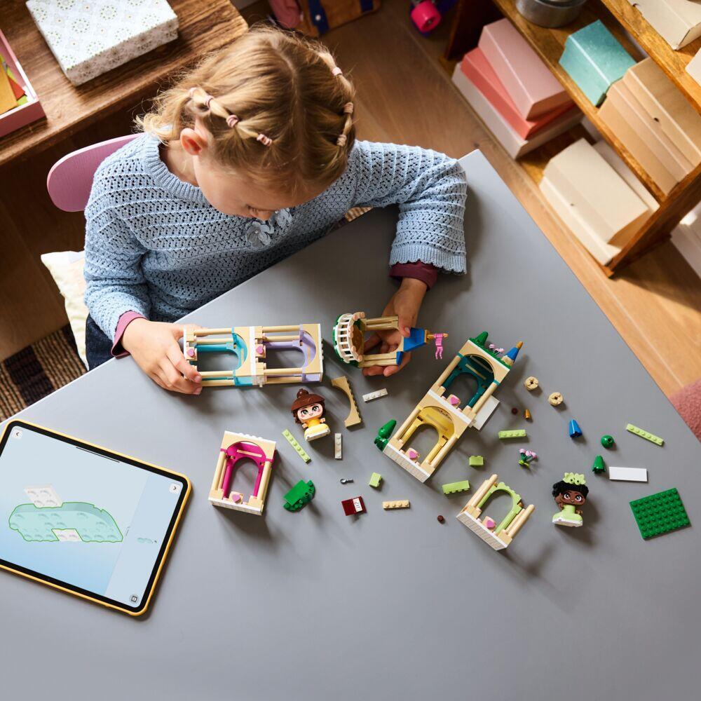 LEGO® ǀ Disney Princess Miniatyrer av Belle og Tiana med slott 43291