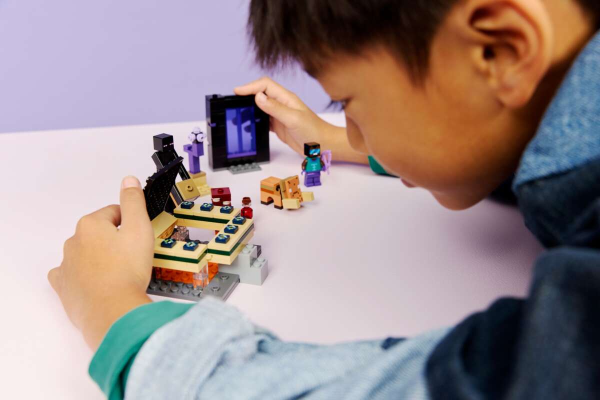 LEGO® Minecraft® Reise gjennom portalene til Nether og End 21584