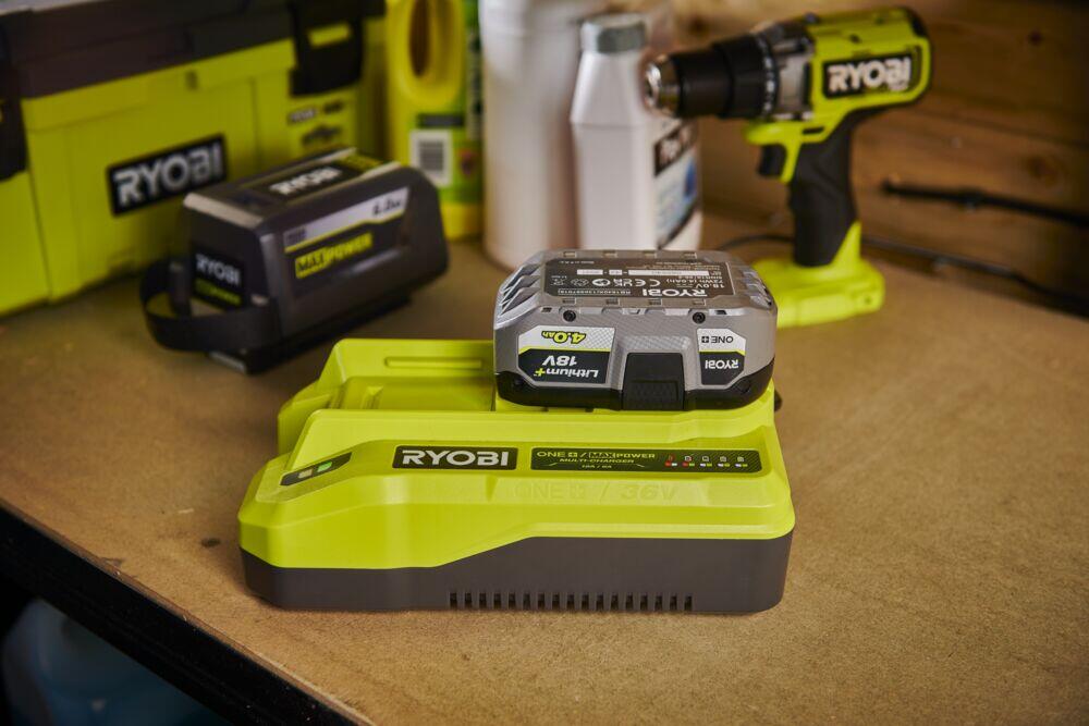 Ryobi ONE+™ og Max Power RC1836112 hurtiglader med dobbelspenning